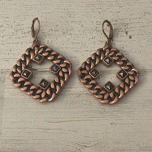 Heidi Klum Wildlife Curb Chain and Stone earring.